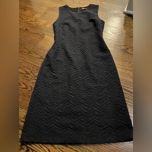 J.McLaughlin sleeveless textured sheath dress navy/black size M